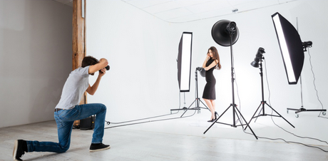 Sesja fotograficzna w studiu.
